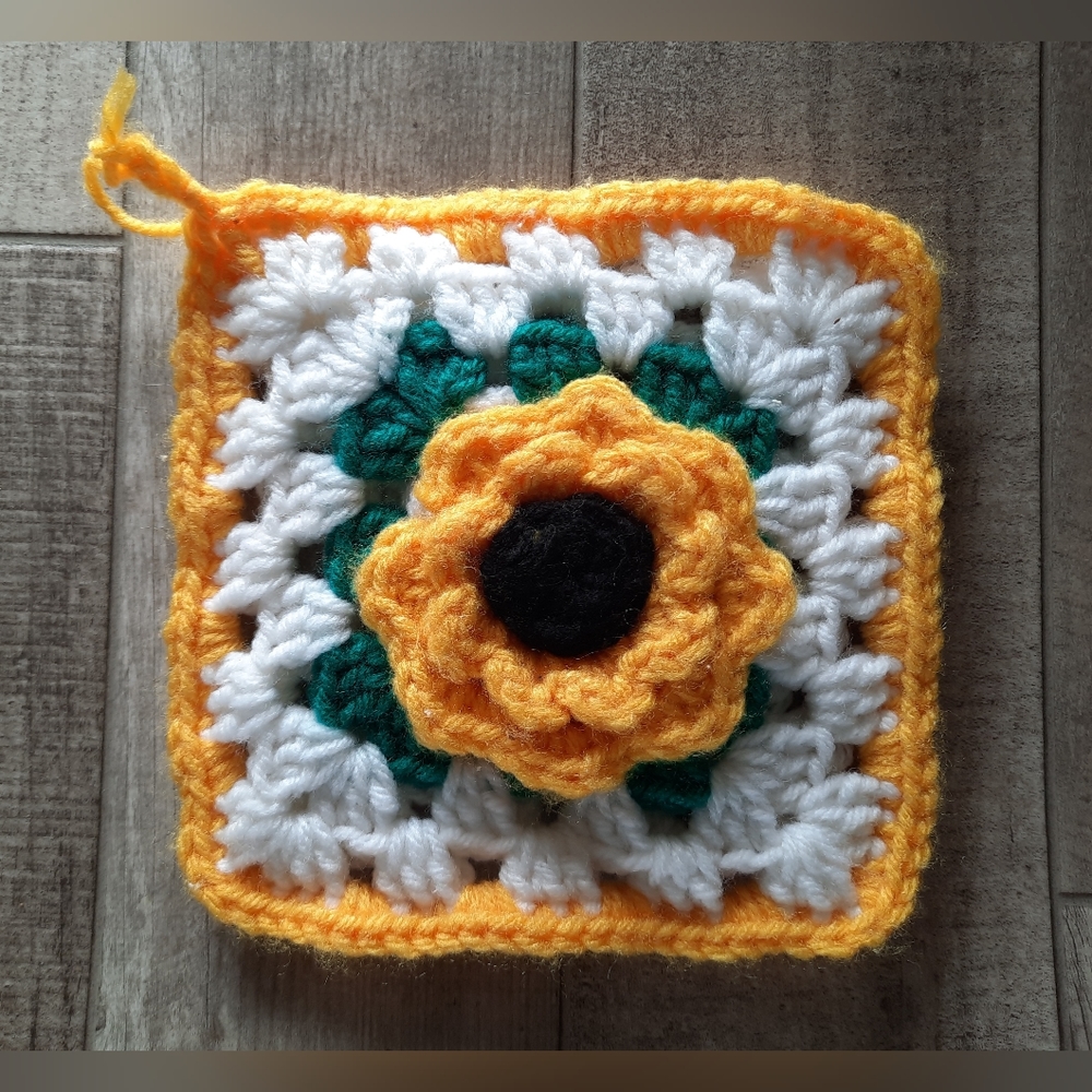 🍄 Vintage Handmade Flower Crochet Kitchen Wall Doolie Decor. RETRO
